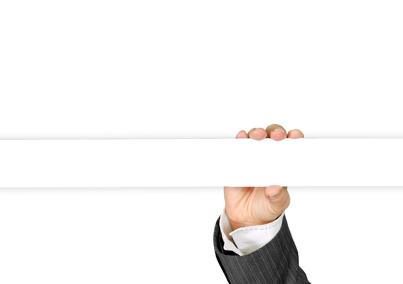 Hand, business card, keep — Features Forex Traders Look for in Trading Platforms