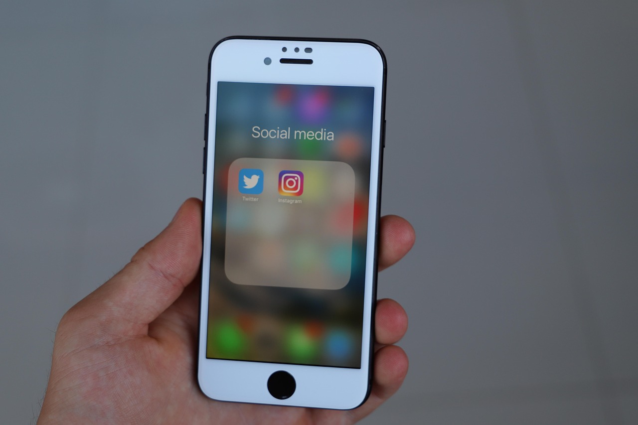 Iphone, smartphone, social media — Like Pump Website powers your content to reach more users.