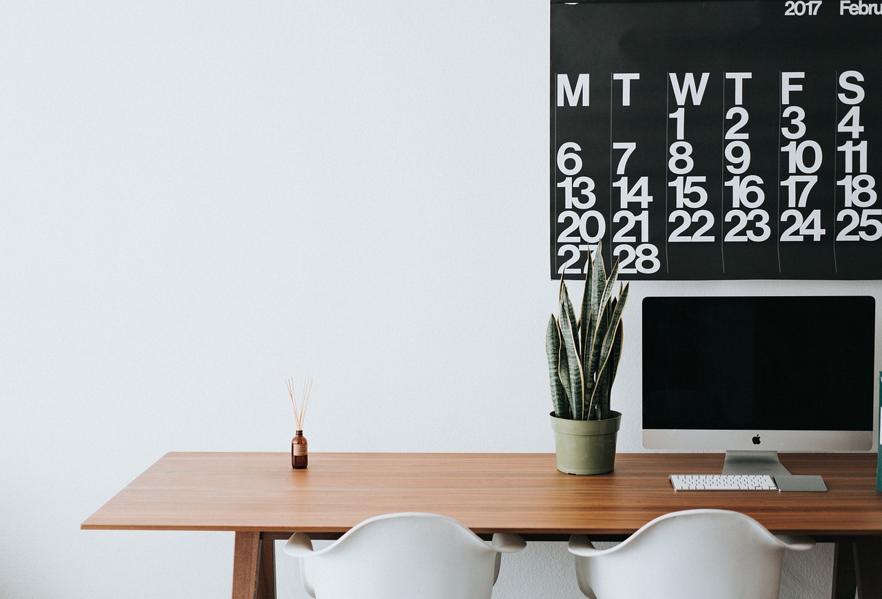 Apple, computer, browser — 4 Features A Contract Management Software Should Have