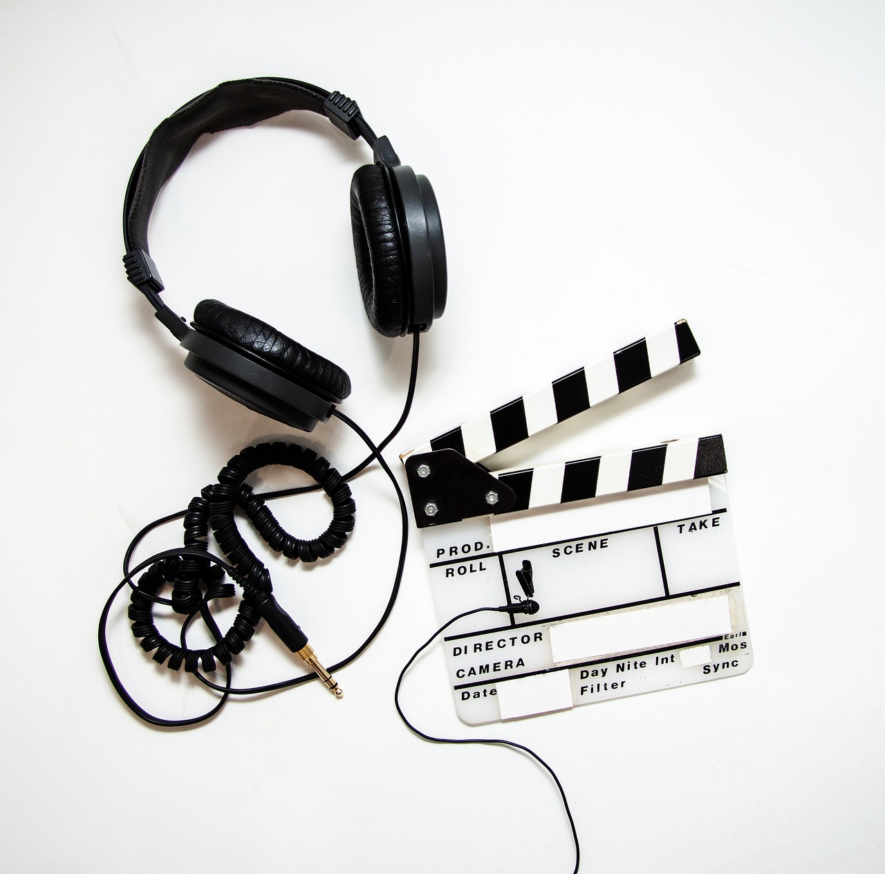 Headphones, clapper, clapperboard — Top-notch benefits of preparing a good resume